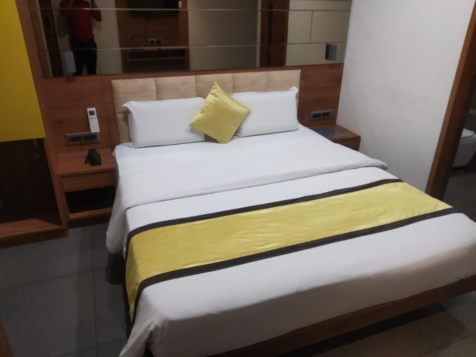 Hotel Avaante Ahmedabad Formerly Known As The Orchid Hotel Eksteriør billede