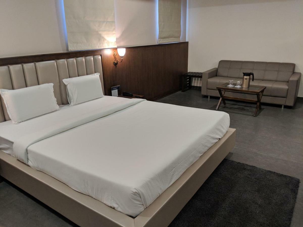 Hotel Avaante Ahmedabad Formerly Known As The Orchid Hotel Eksteriør billede